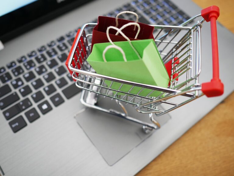 Wettelijk verplicht herroepingsrecht in je algemene voorwaarden: wat een webshop exact moet vermelden